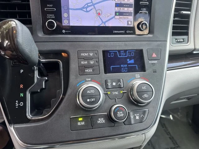 Used 2018 White Toyota XLE image 26