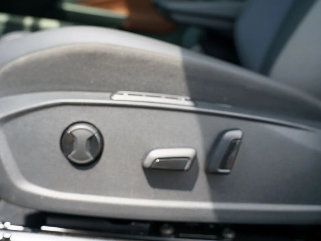 Used 2021 Blue Volkswagen Pro S image 20