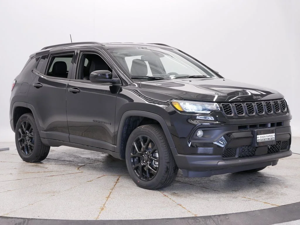 New 2026 Diamond Black Crystal Pearlcoat Jeep Latitude image 9