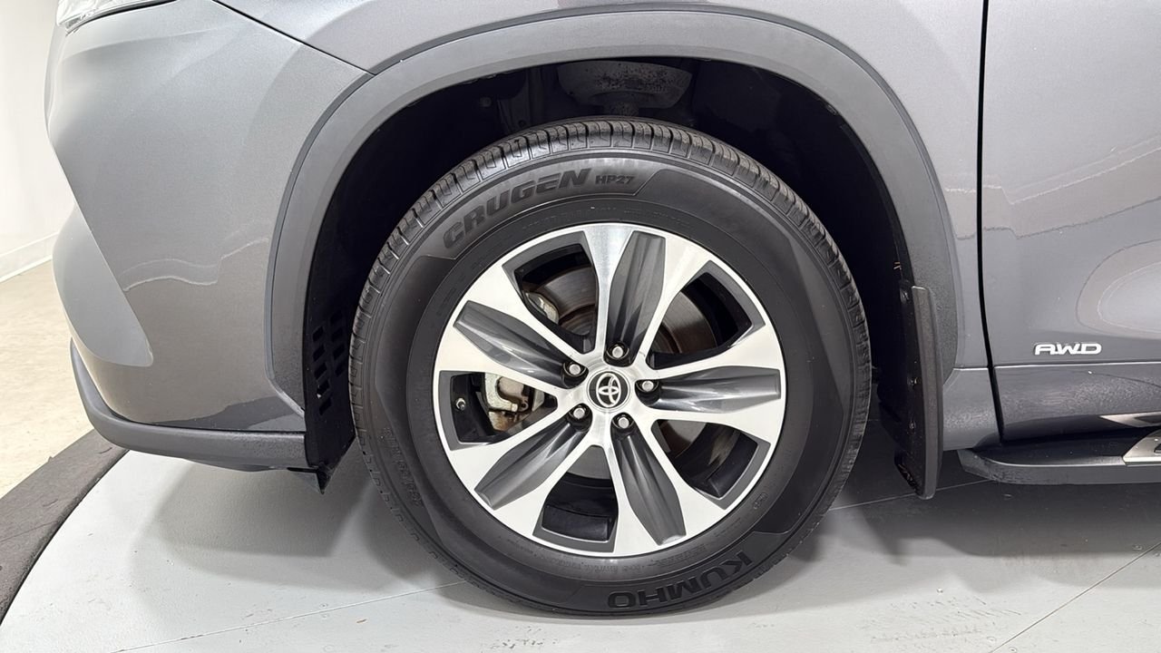 Used 2020 Gray Toyota XLE image 25