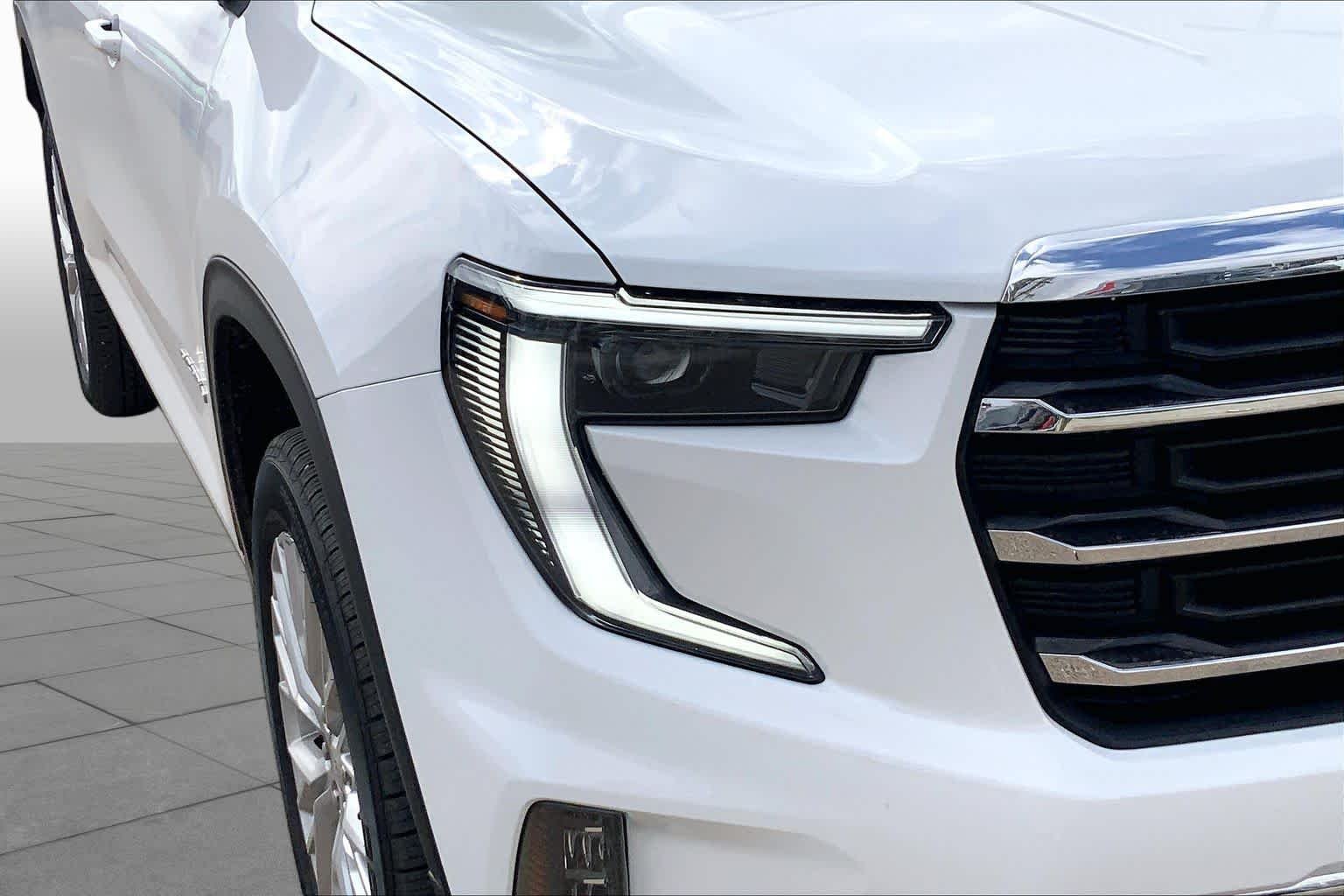 Used 2026 Summit White GMC AWD Elevation image 28