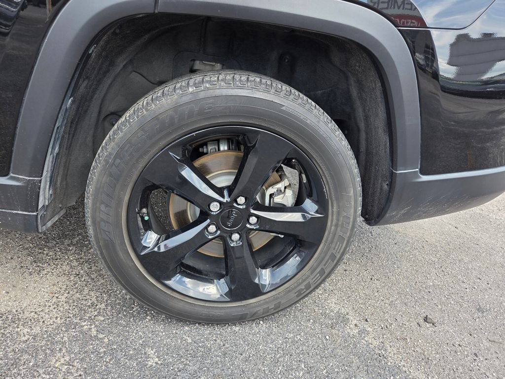 Used 2023 Black Jeep Altitude image 27