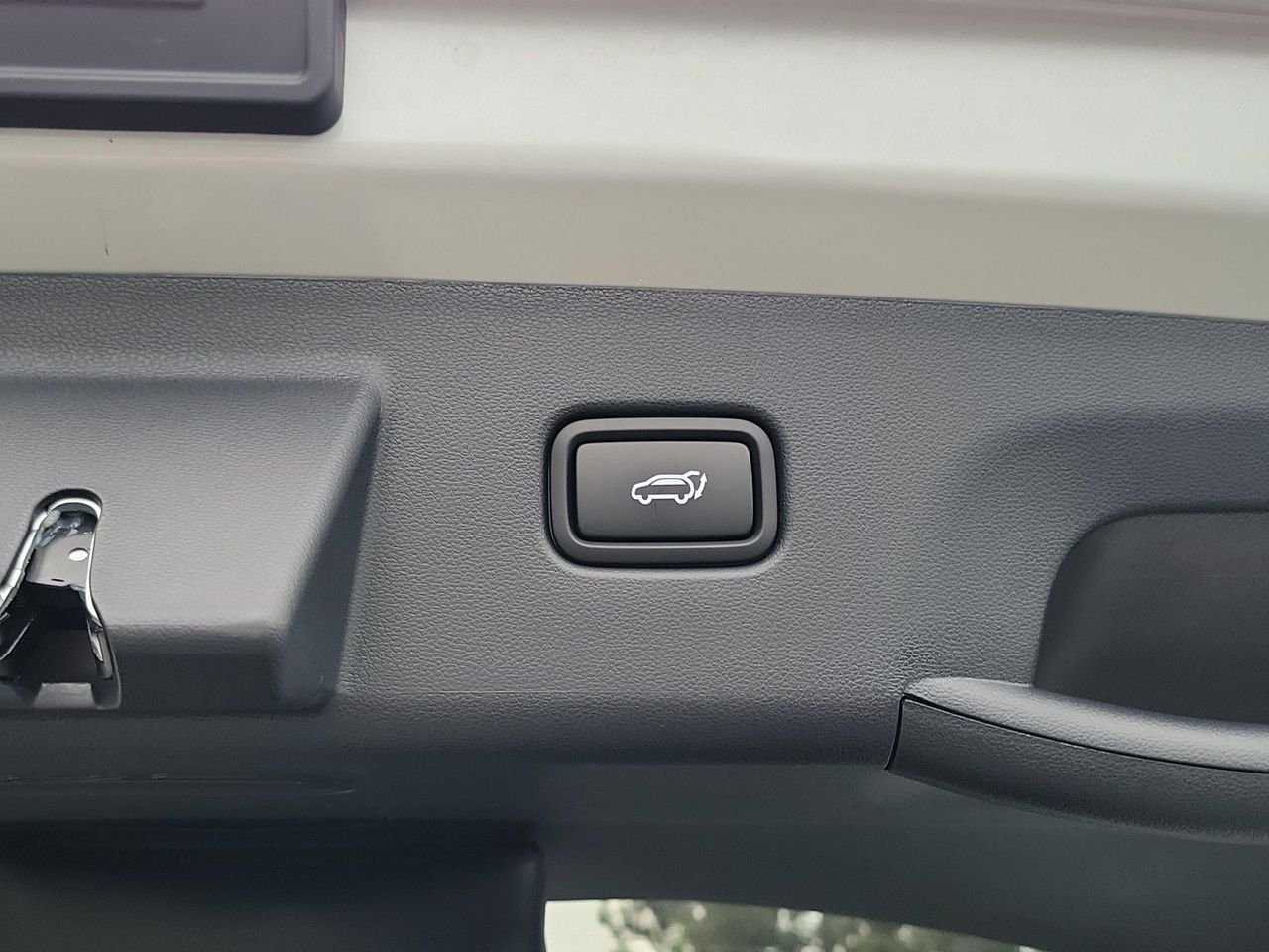 New 2026 Shimmering Silver Hyundai SEL Convenience image 18