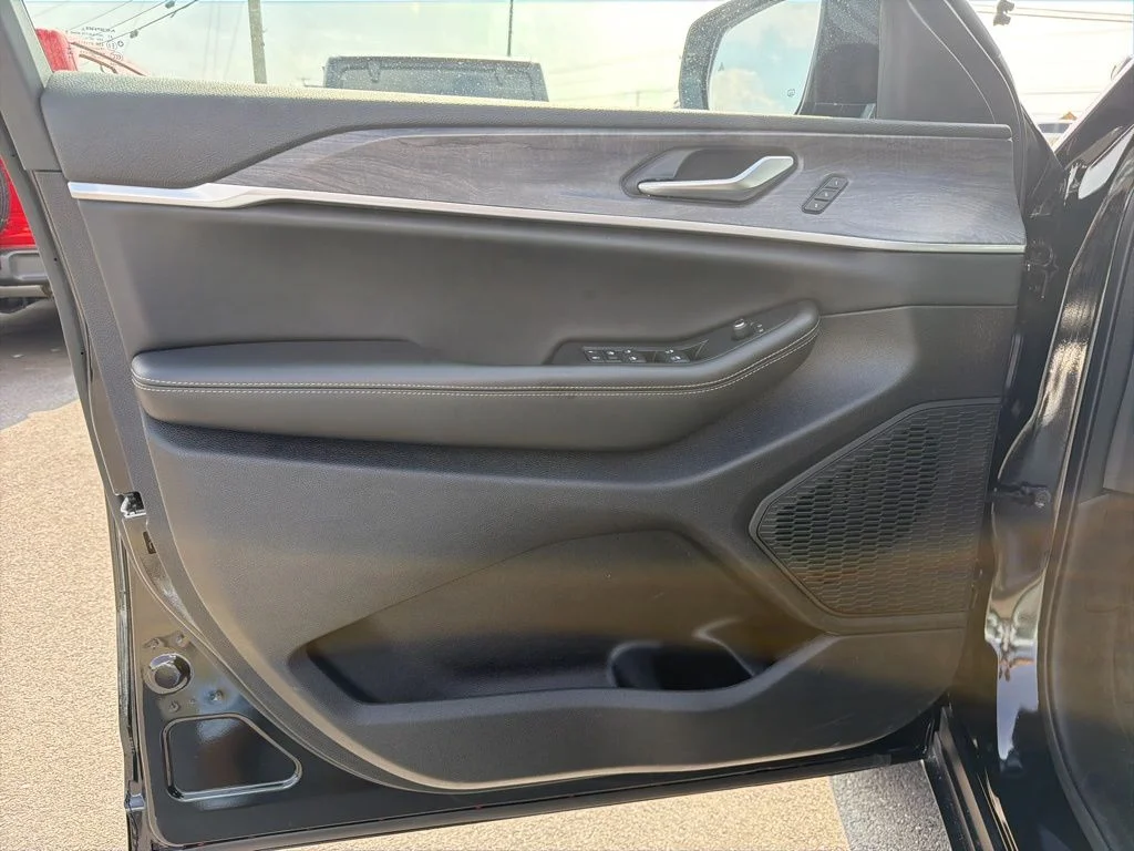 Used 2025 Black Jeep Limited image 20