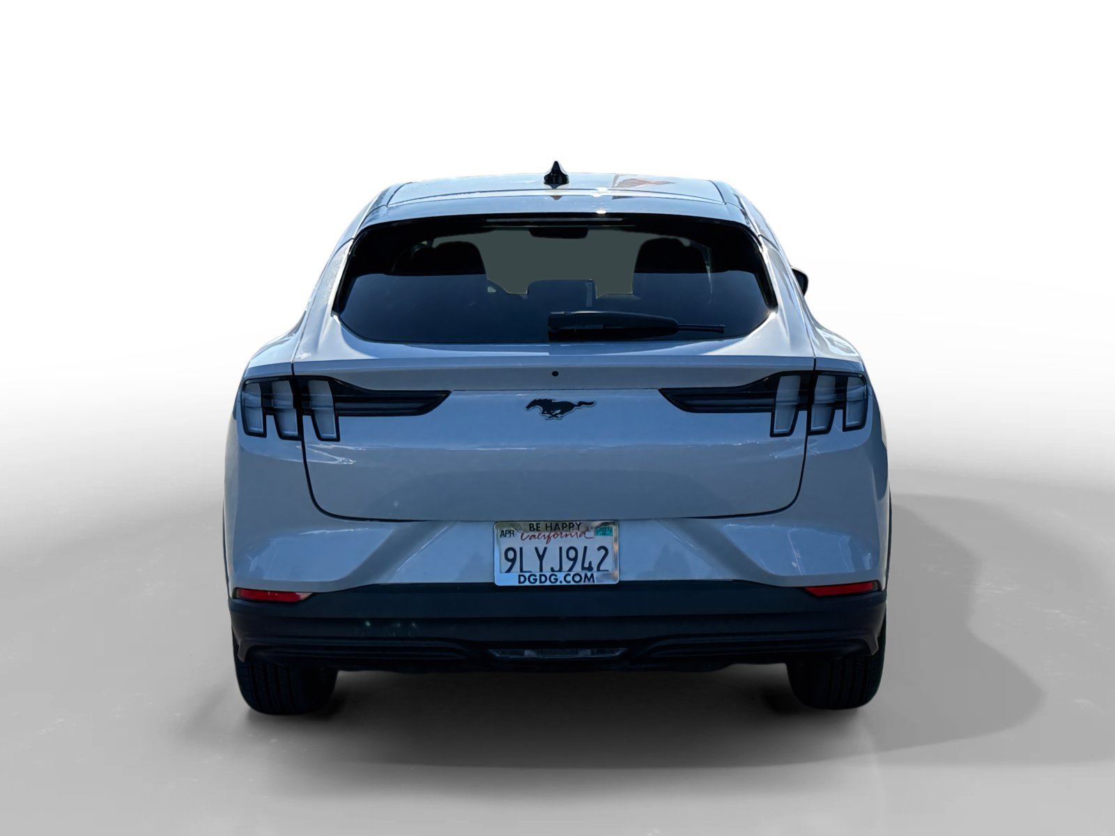 Used 2023 White Metallic Ford Select image 4
