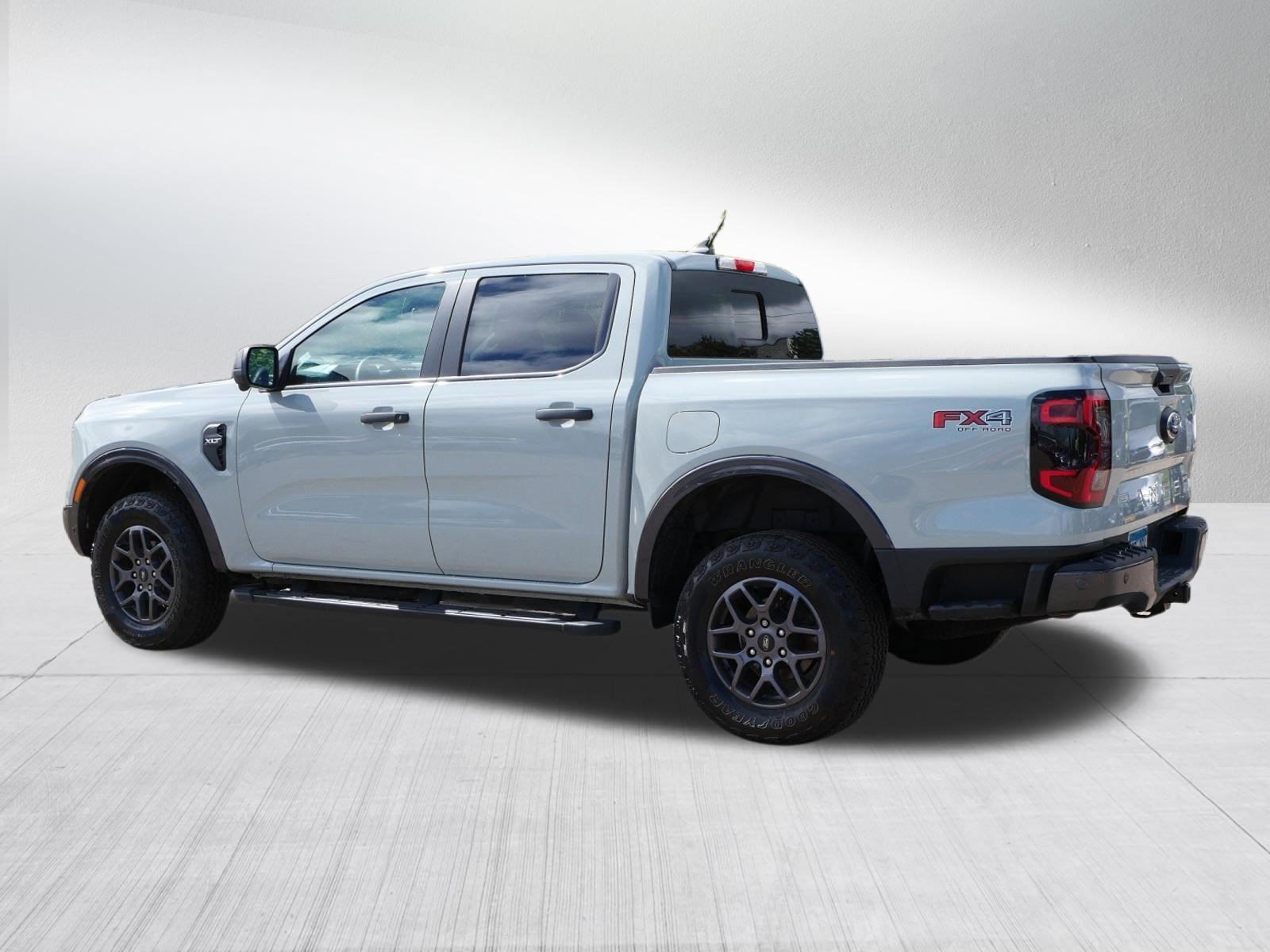 Used 2024 Cactus Grey Ford XLT image 5