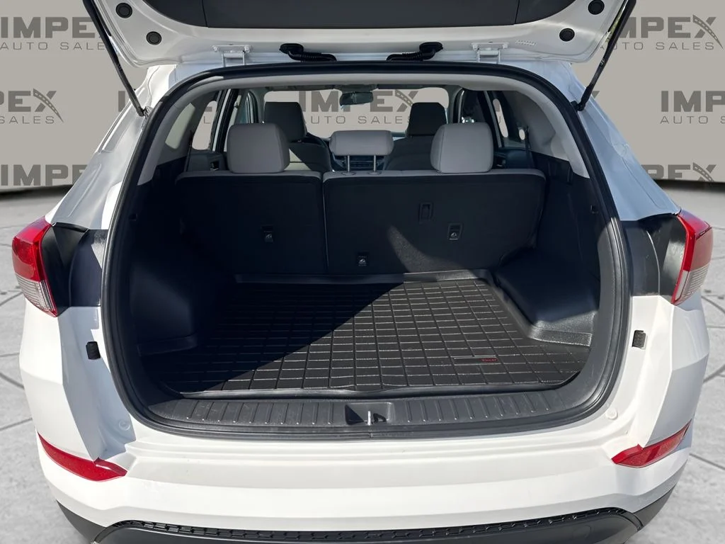 Used 2017 White Hyundai SE image 25