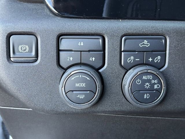 Used 2025 Summit White Chevrolet LT image 5
