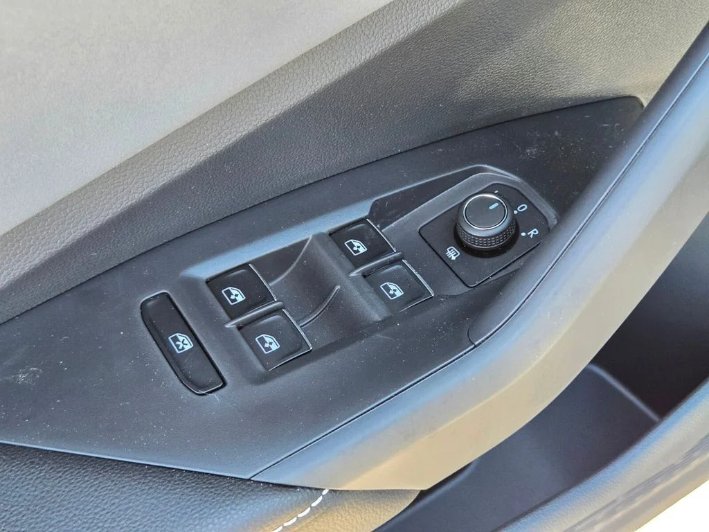 New 2026 Silver Volkswagen 1.5T SE image 9