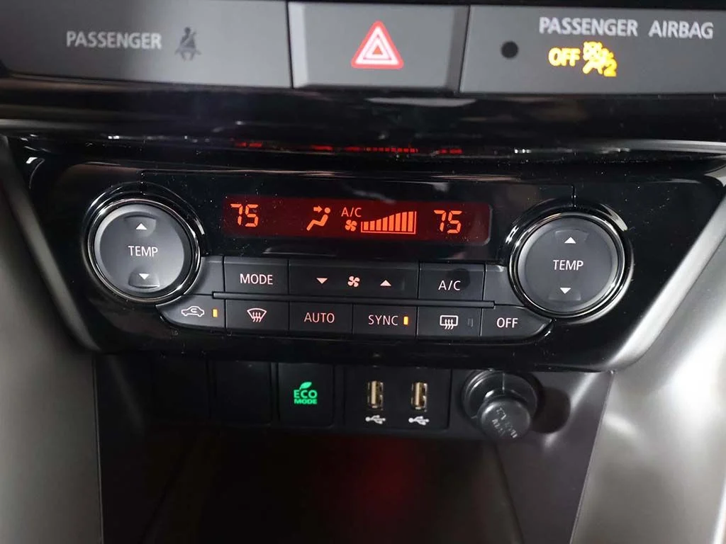 New 2026 Black Mitsubishi SE image 44