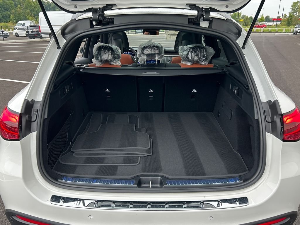 New 2027 Polar White Mercedes-Benz GLC 300 image 7
