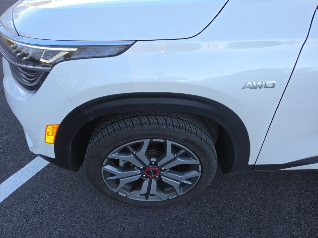 Used 2023 White Kia SX image 10