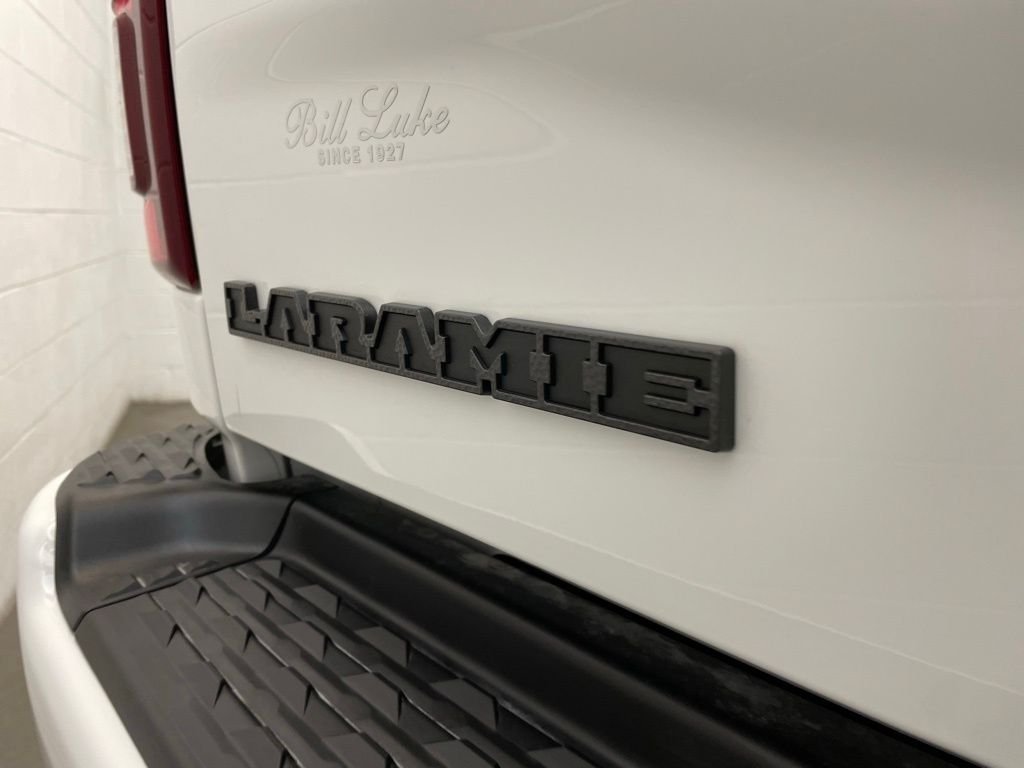 New 2026 Bright White Clear-Coat Exterior Paint RAM Laramie DRW image 6