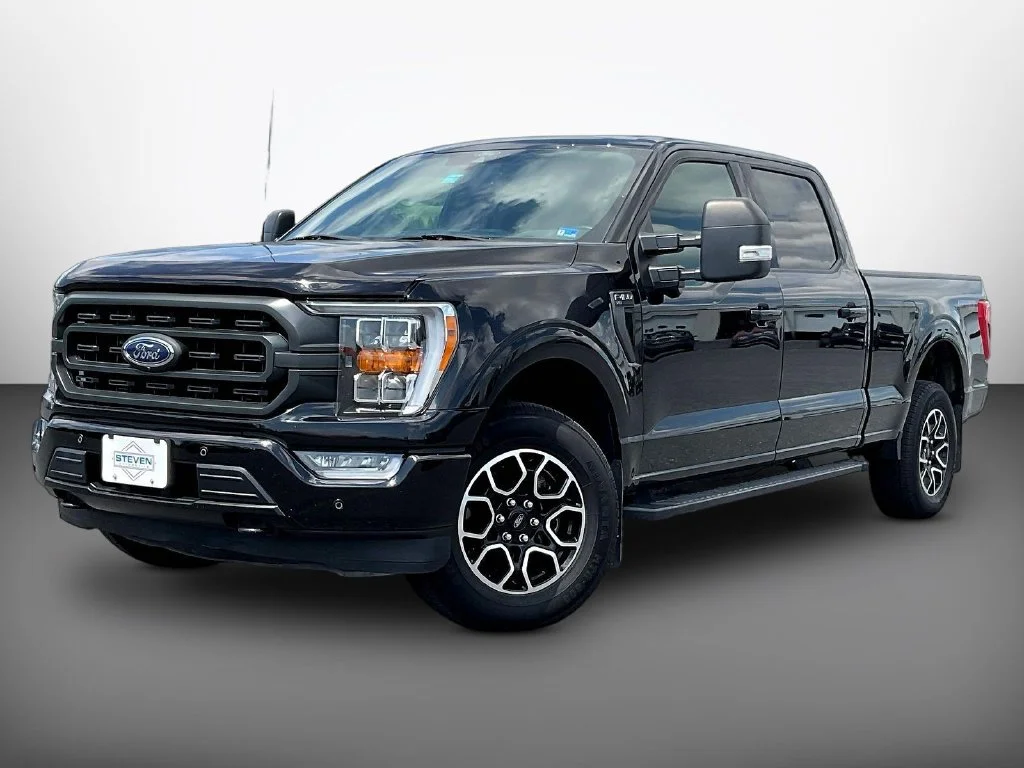Used 2022 Black Ford XLT image 3