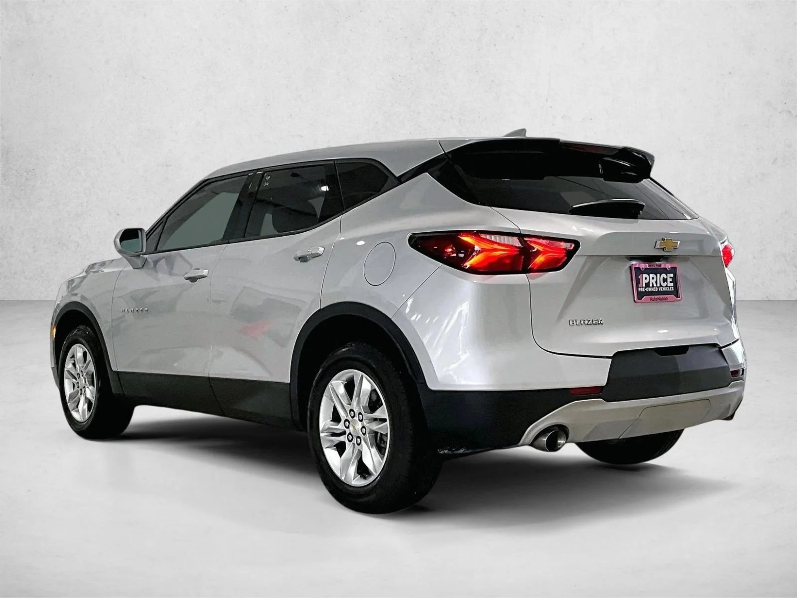 Used 2019 Silver Ice Metallic Chevrolet  image 13