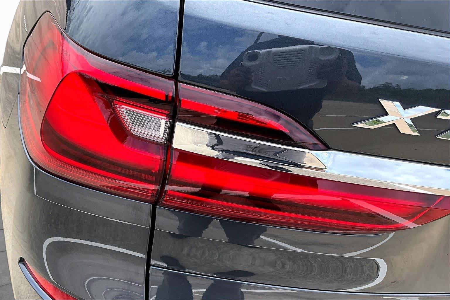 Used 2019 Arctic Gray Metallic BMW xDrive50i image 29