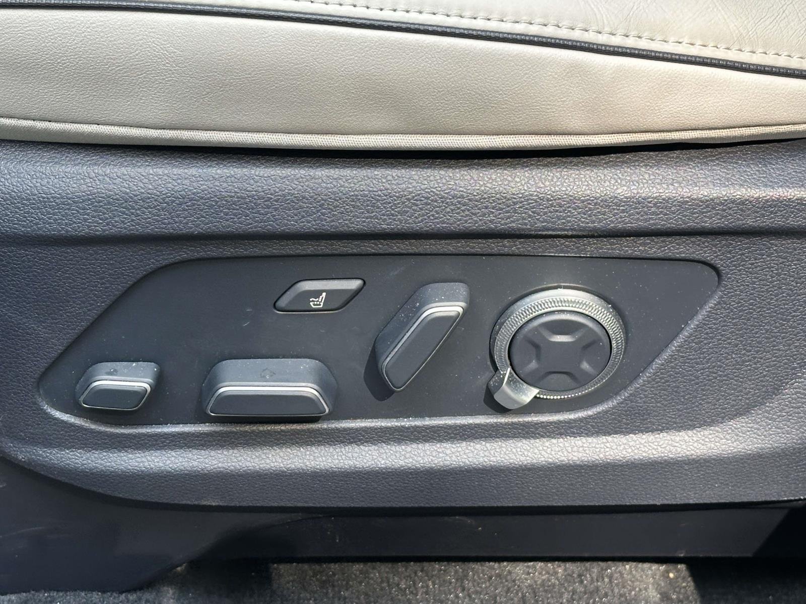 Certified Used 2025 White Hyundai Calligraphy image 25