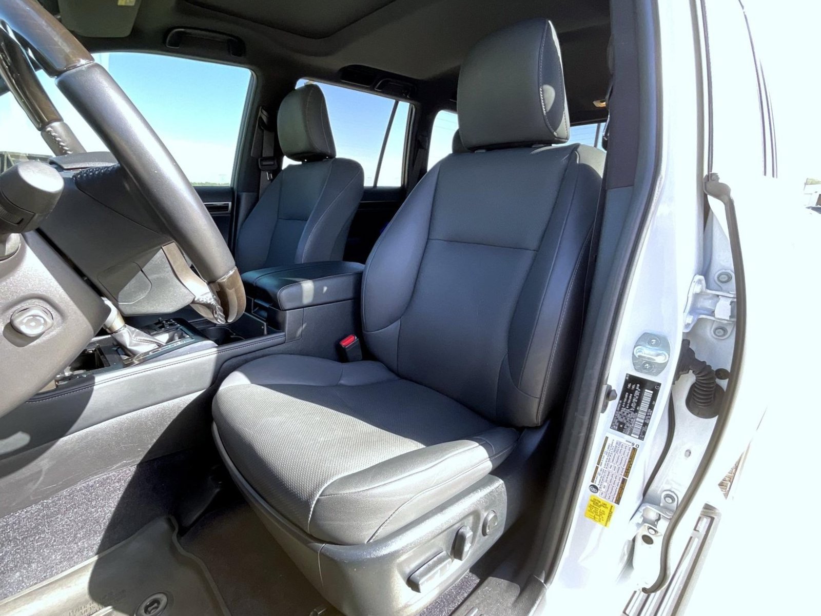 Used 2021 White Lexus 460 image 10