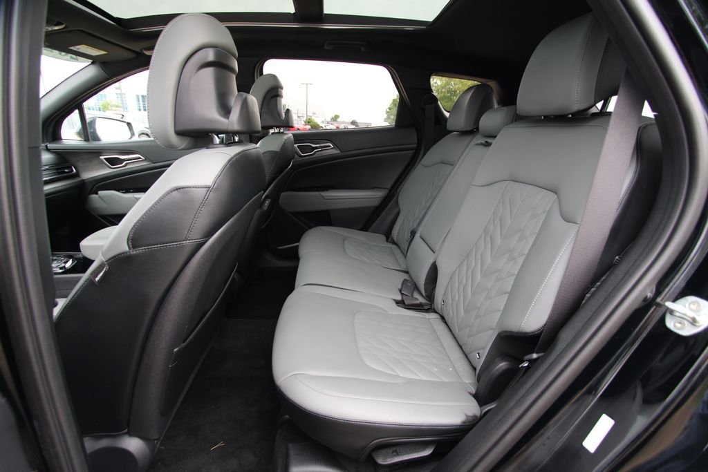 Used 2023 Black Kia X-Line image 7