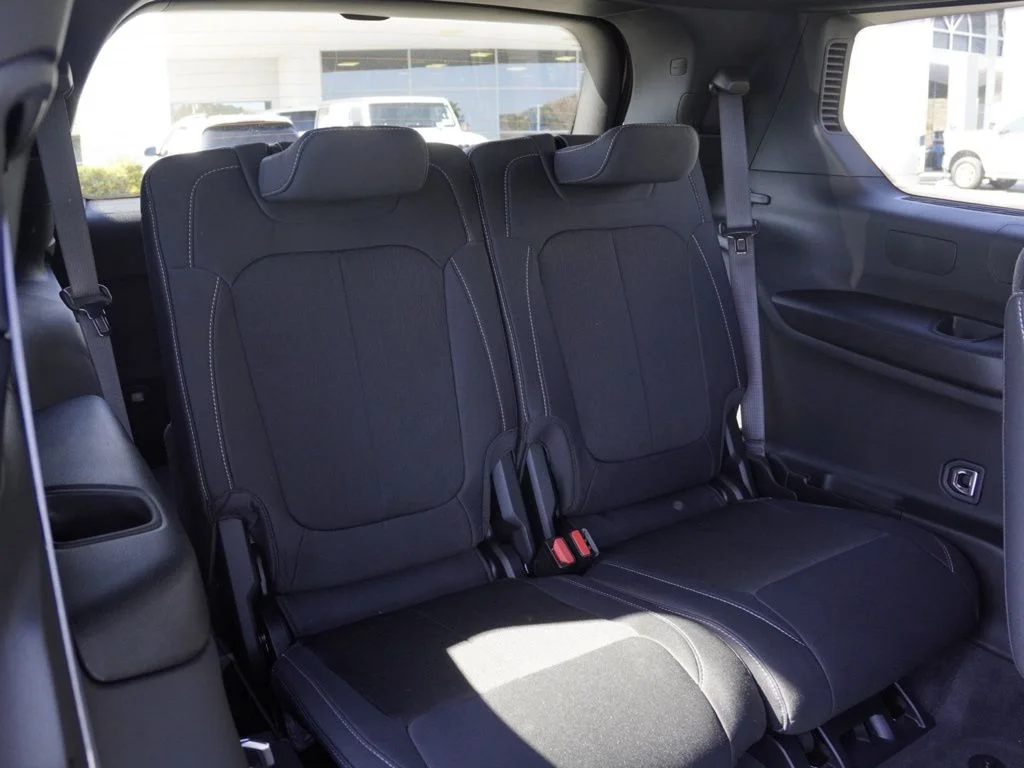 New 2026 Velvet Red Pearlcoat Jeep Laredo image 25