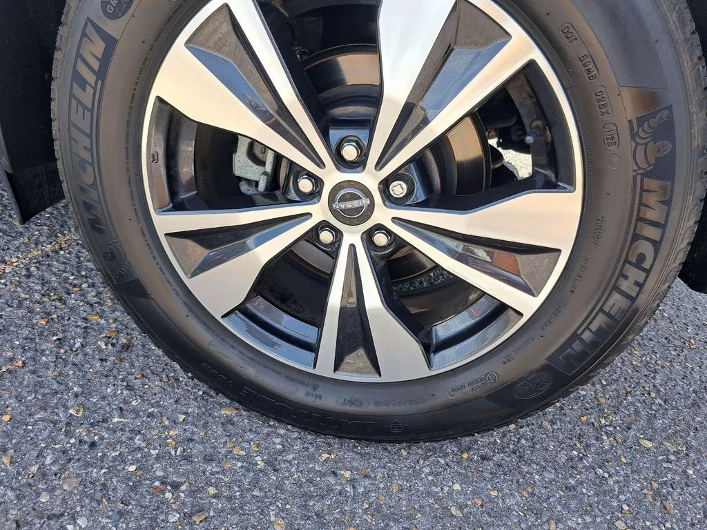 Used 2023 Silver Nissan SV image 22