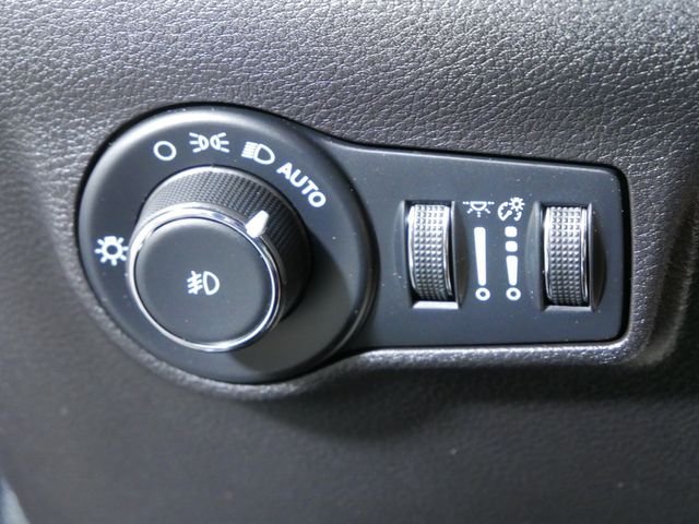 Certified Used 2023 Silver Jeep Limited image 25