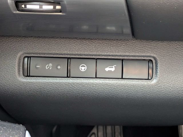 Used 2022 Silver Nissan SL image 27