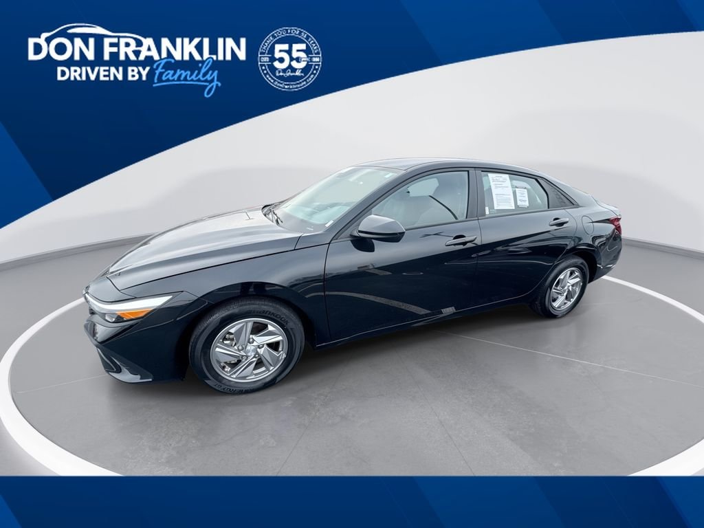 Used 2024 Black Hyundai SE image 1