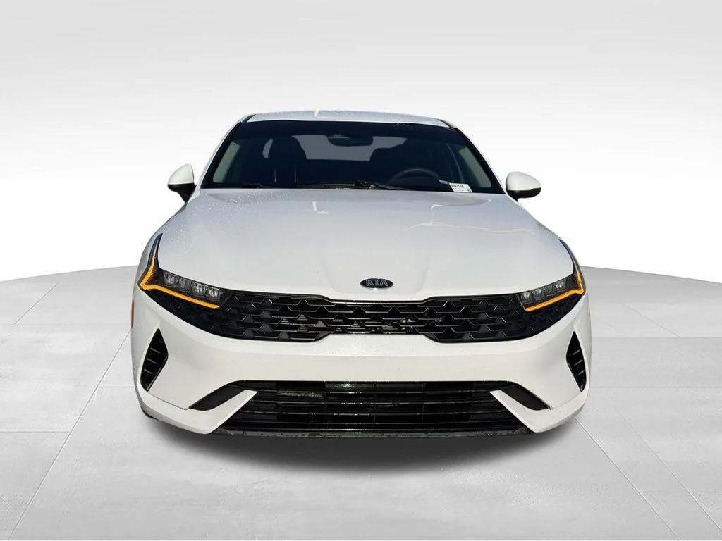 Used 2021 White Kia LXS image 8