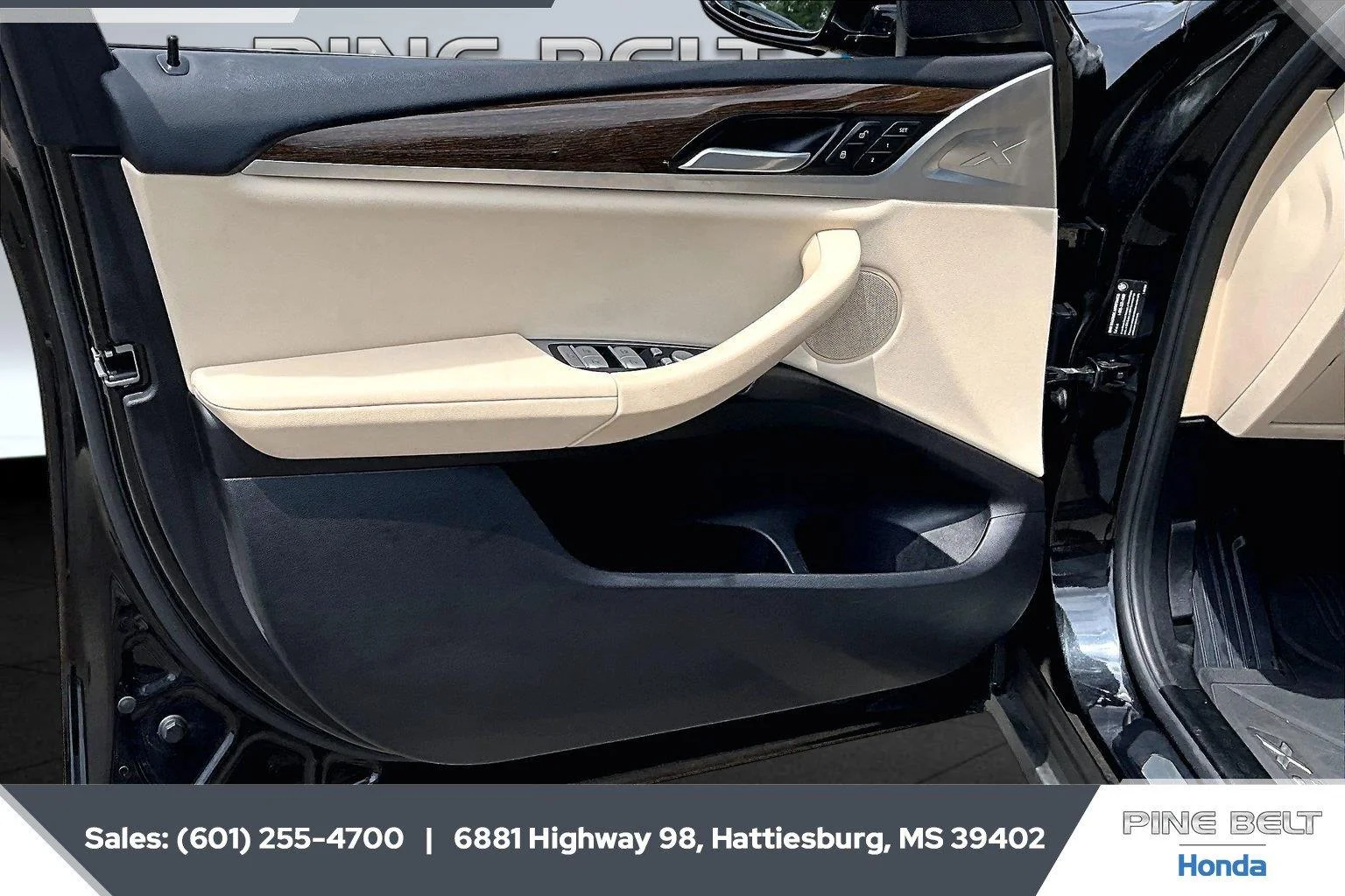 Used 2020 Black Sapphire Metallic BMW xDrive30i image 17