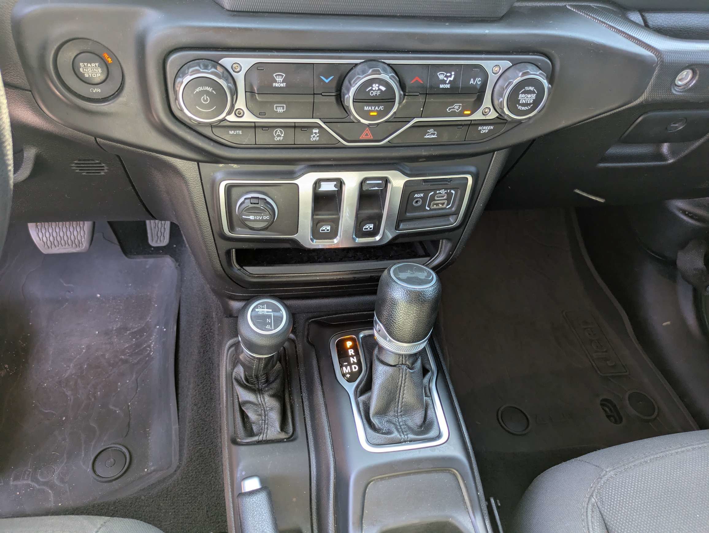 Used 2023 Green Jeep Sport image 16