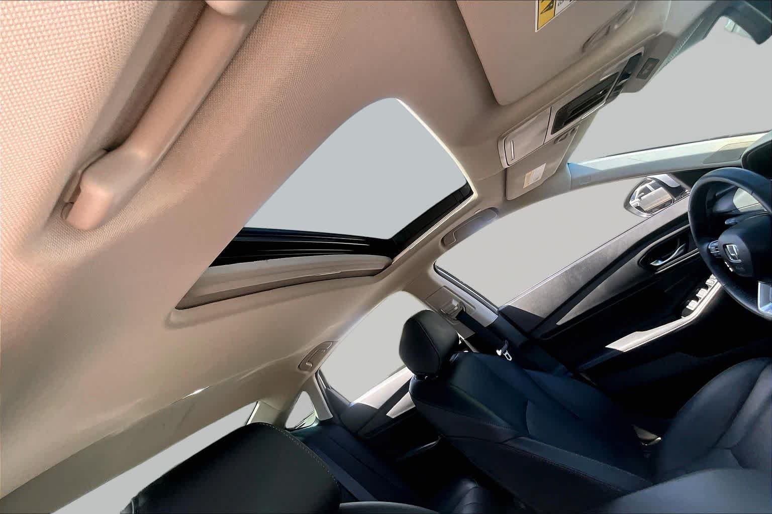 Used 2025 Urban Gray Pearl Honda Touring image 14