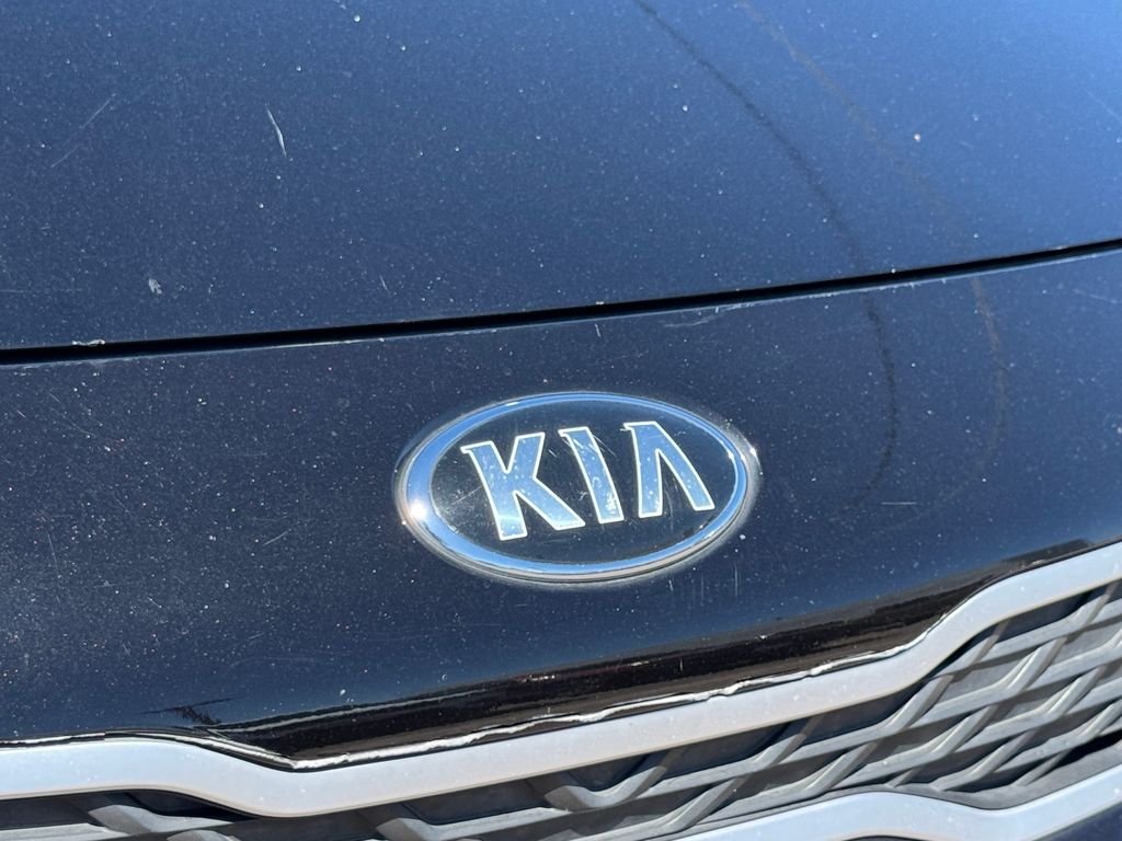 Used 2018 Black Kia S image 7