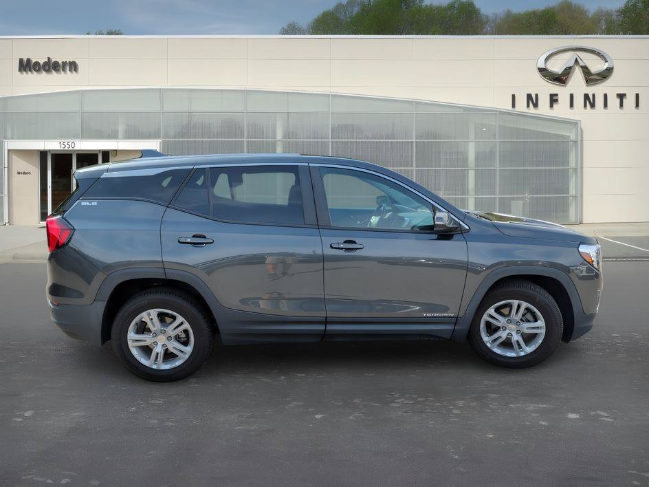 Used 2021 Graphite Gray Metallic GMC SLE image 3