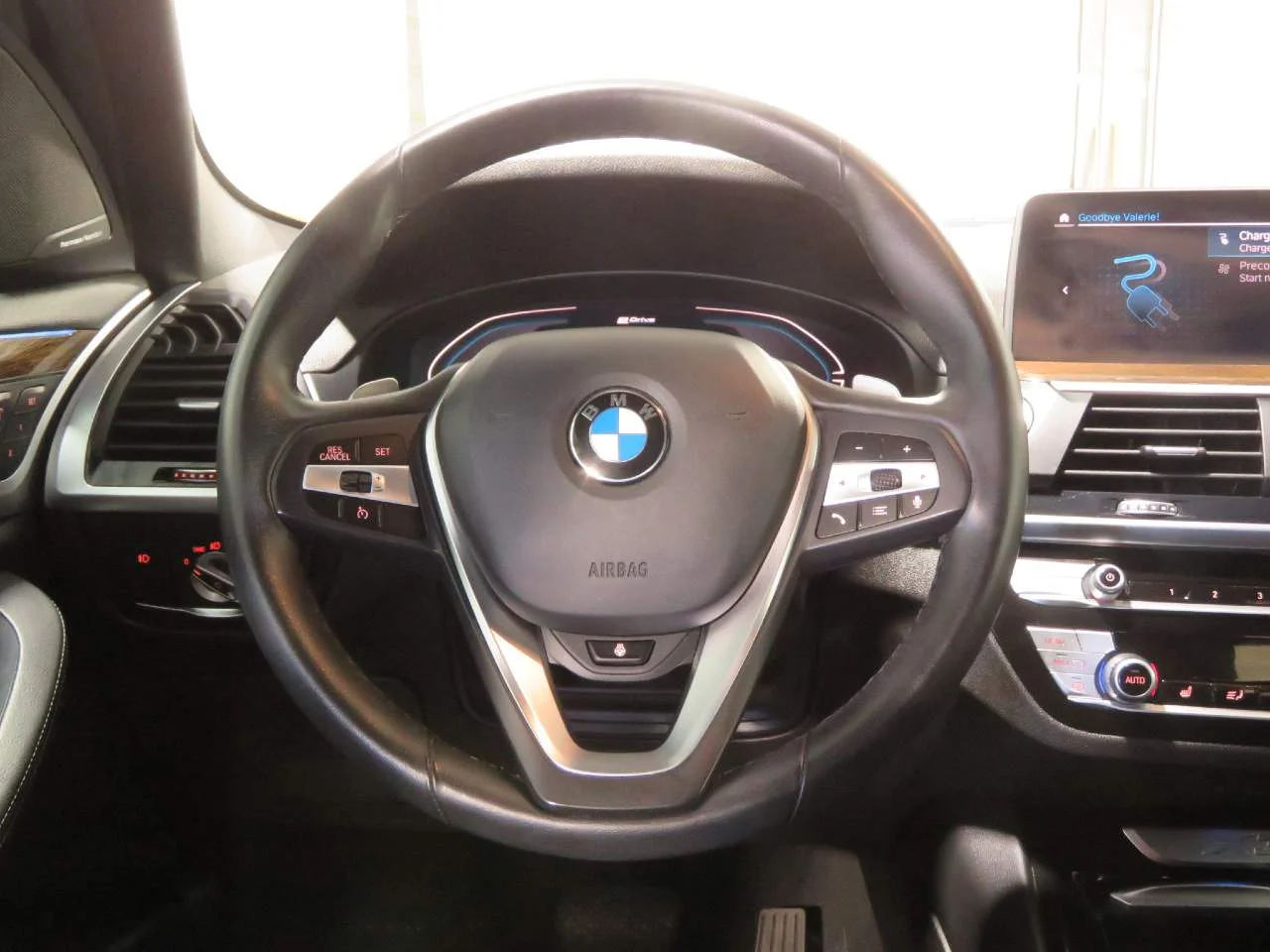 Used 2020 Dark Graphite Metallic BMW xDrive30e image 10