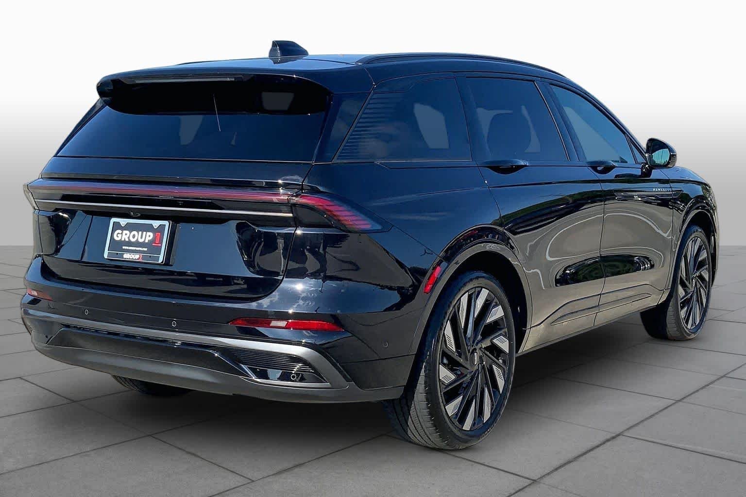 Used 2024 Infinite Black Metallic Clearcoat Lincoln Reserve image 13
