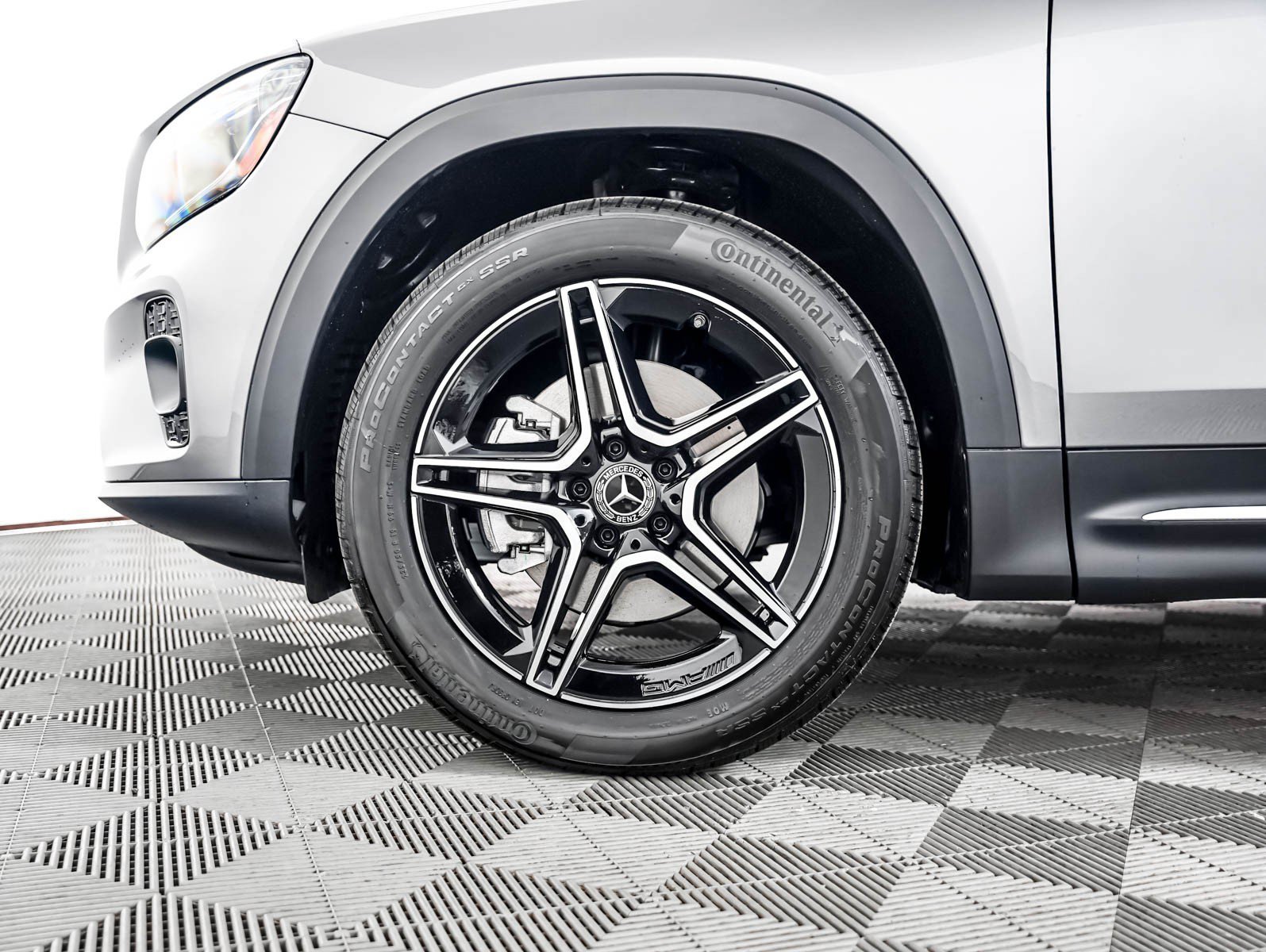New 2026 Mountain Grey Metallic Mercedes-Benz GLB 250 image 4