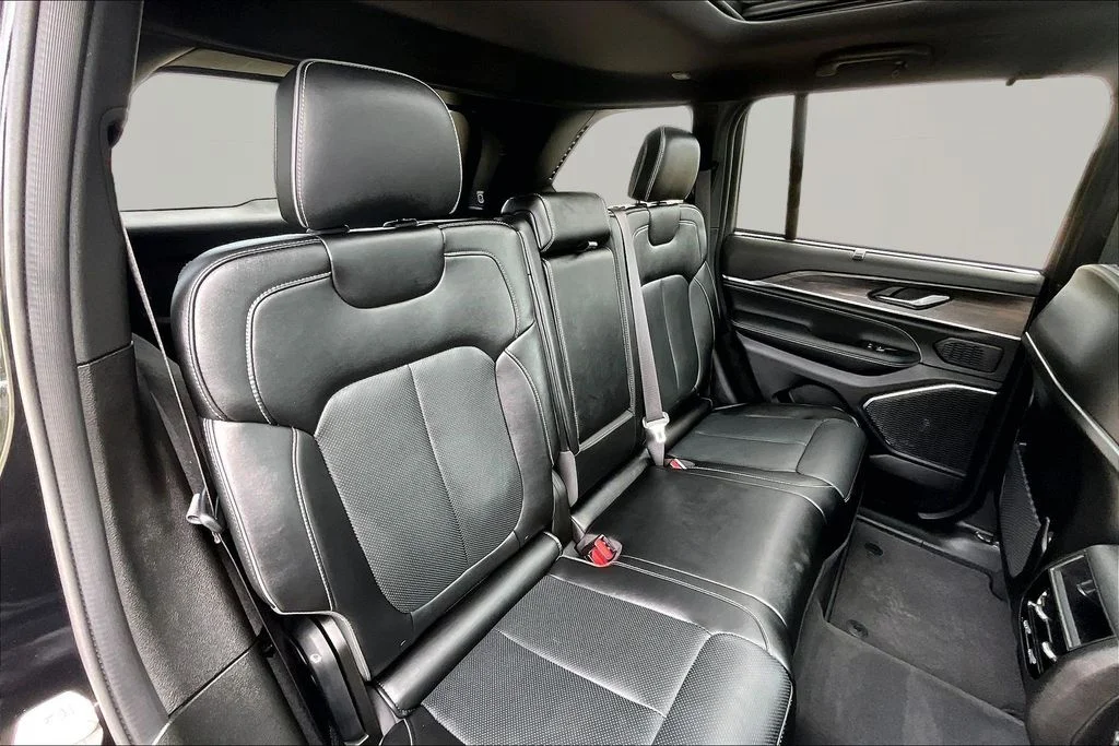 Certified Used 2024 Diamond Black Jeep Overland image 27