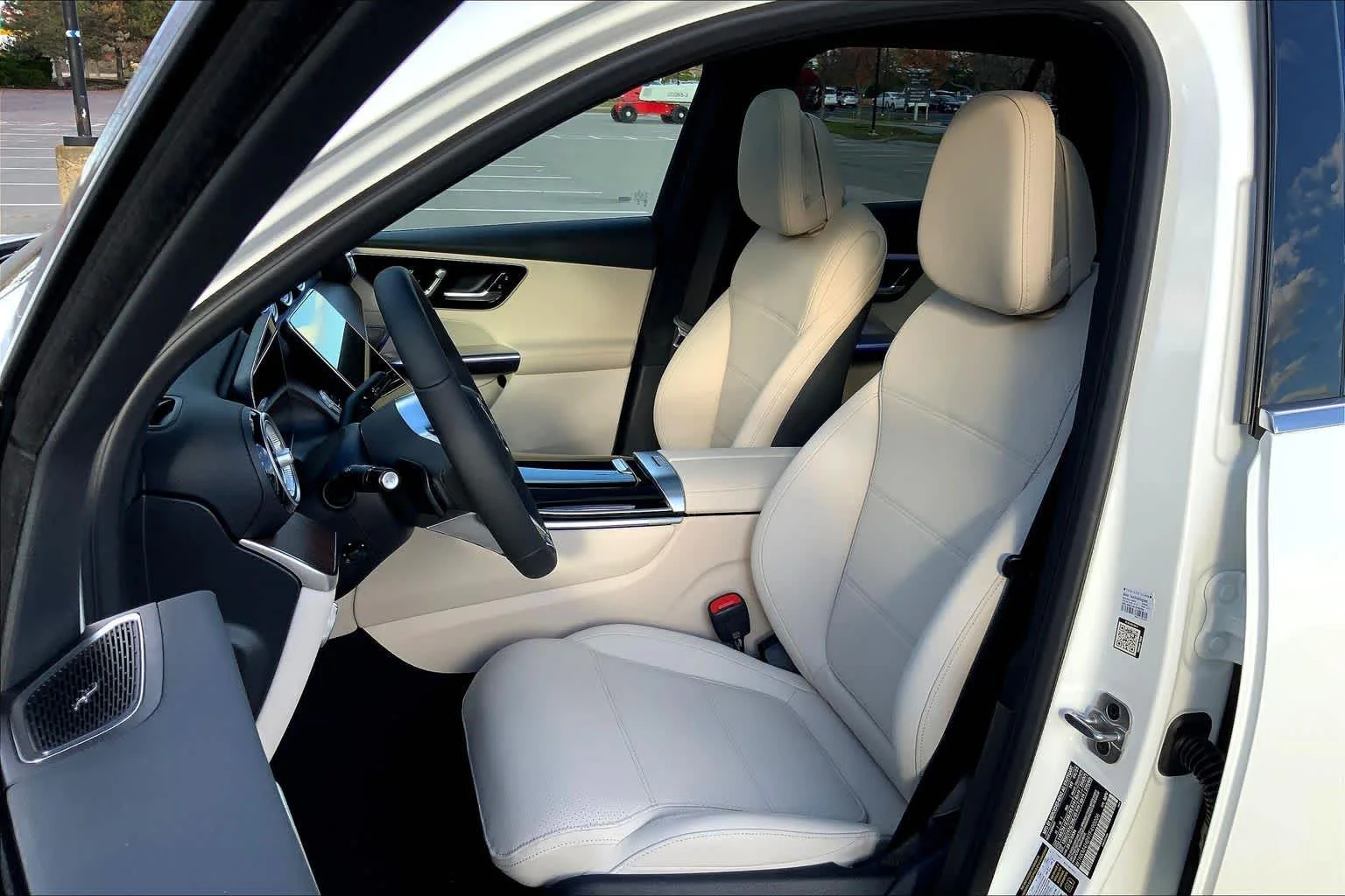 Certified Used 2026 Polar White Mercedes-Benz GLC 300 image 12