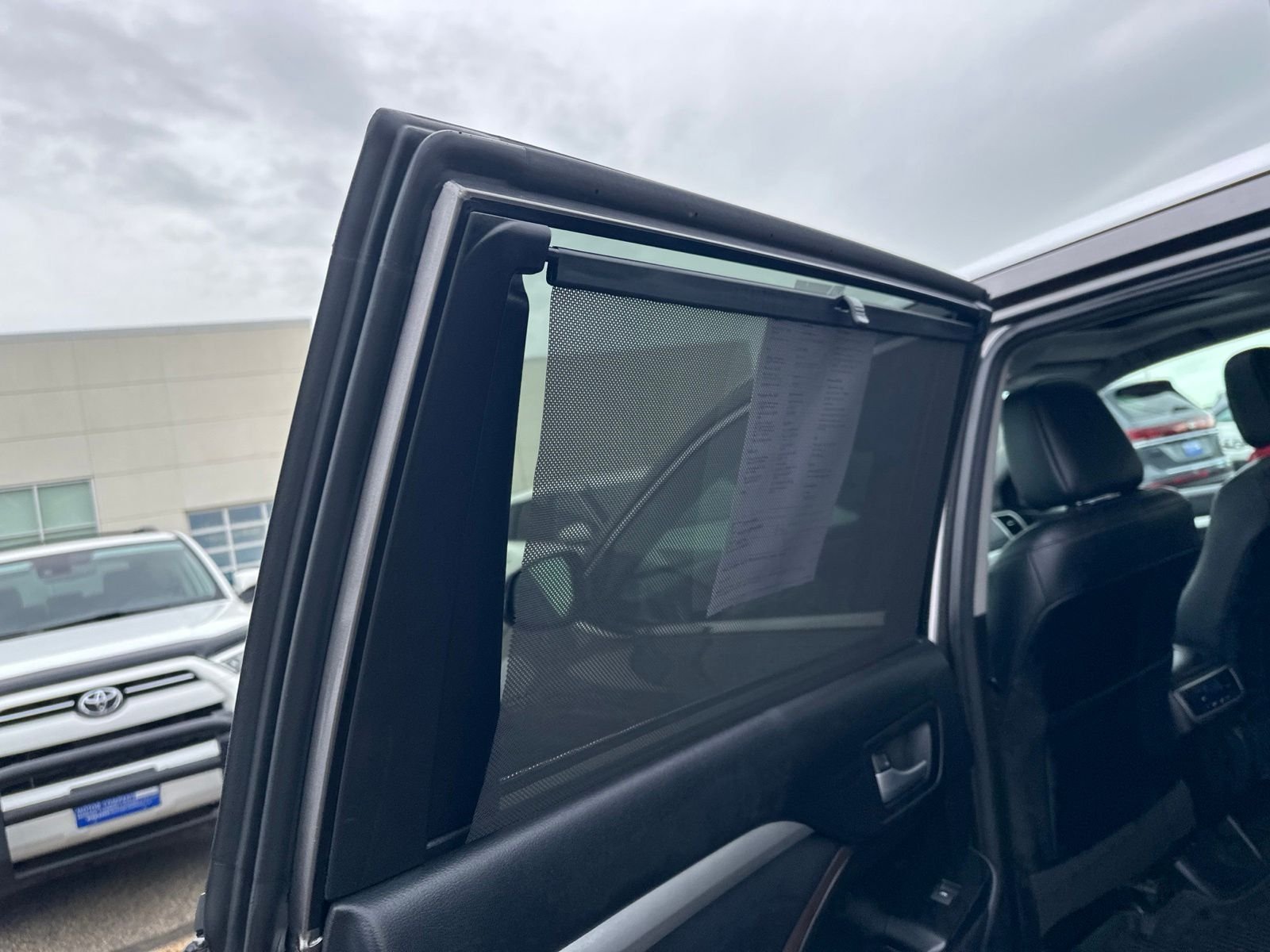 Used 2017  Toyota XLE image 30