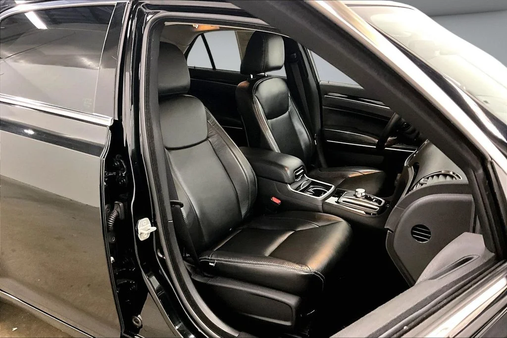 Used 2023 Black Chrysler Touring image 29