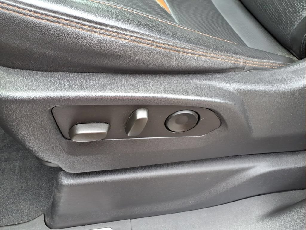 Used 2022 Summit White GMC AT4 image 17