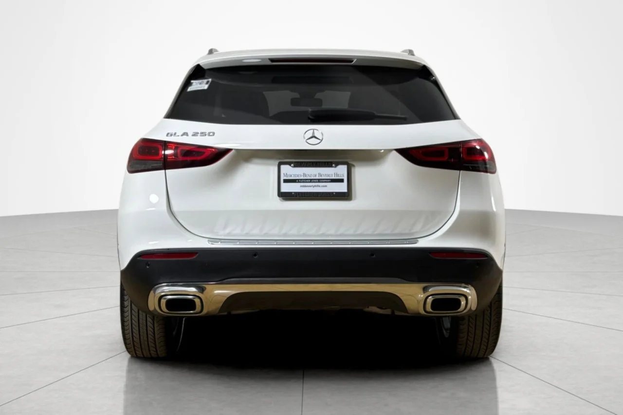 Used 2021 Polar White Mercedes-Benz GLA 250 image 4