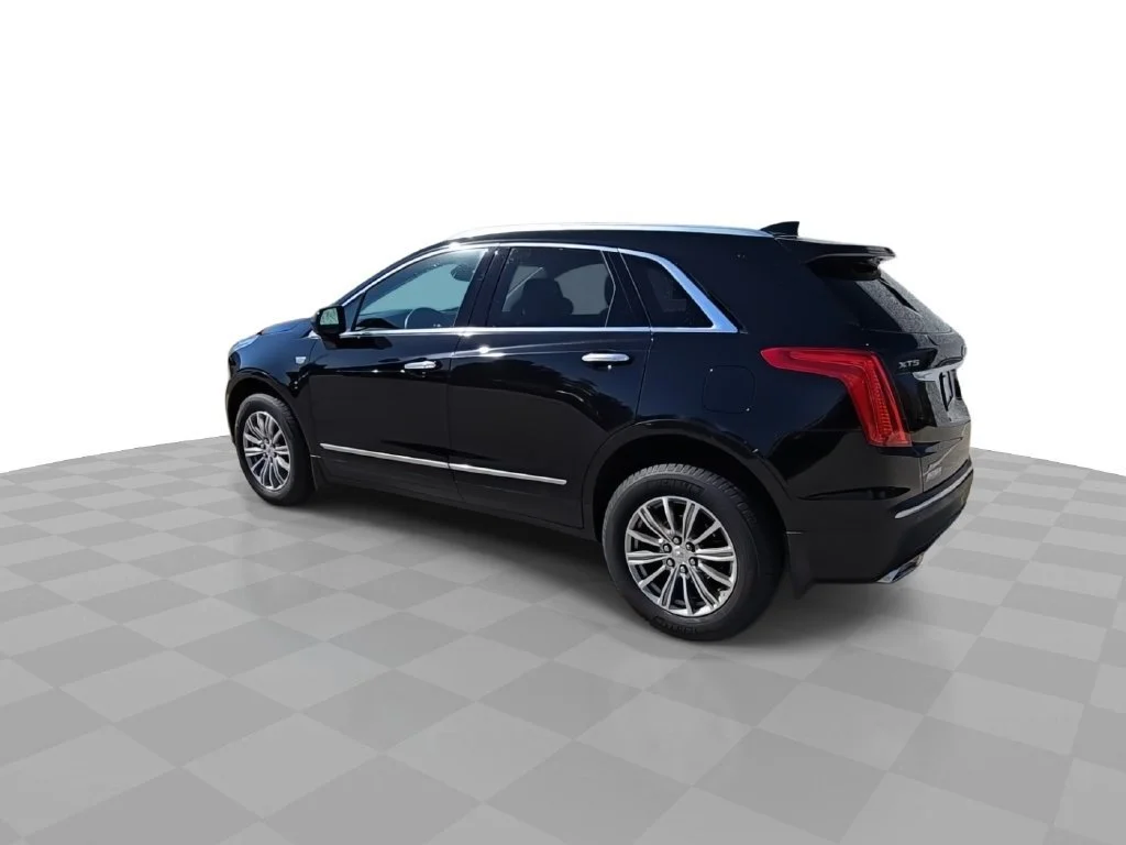 Used 2017 STELLAR BLACK METALLIC Cadillac Luxury AWD image 6