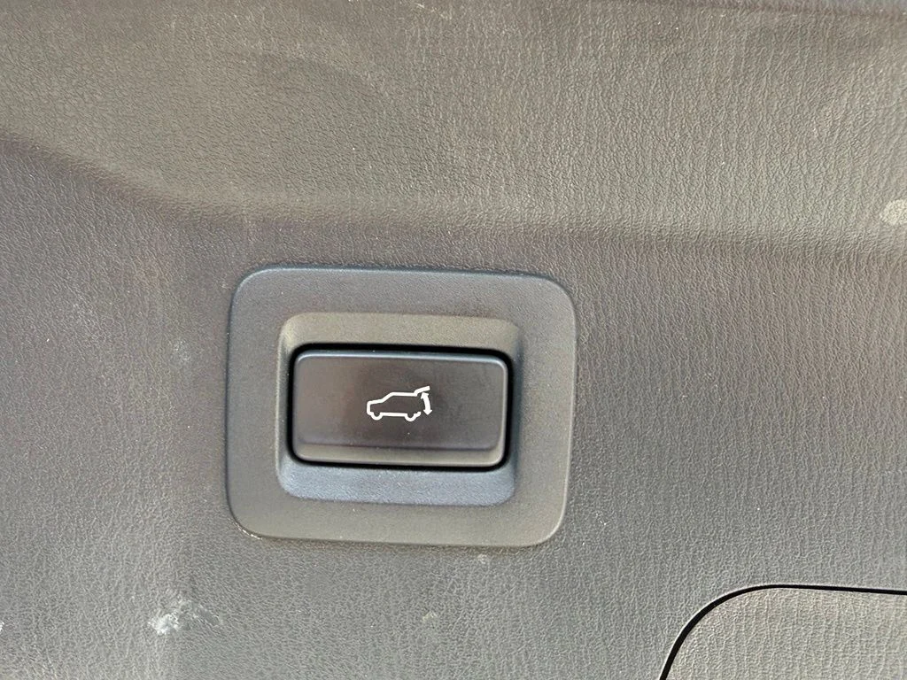 Used 2018 Silver Mazda Touring image 25
