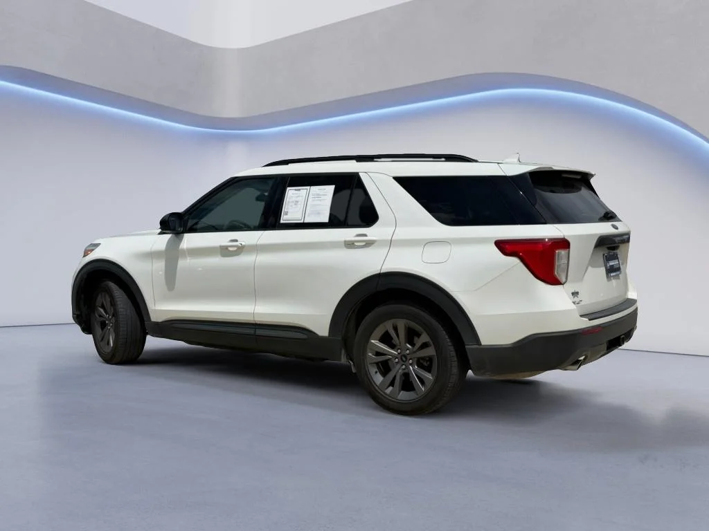 Used 2022 Star White Metallic Tri-Coat Ford XLT image 3