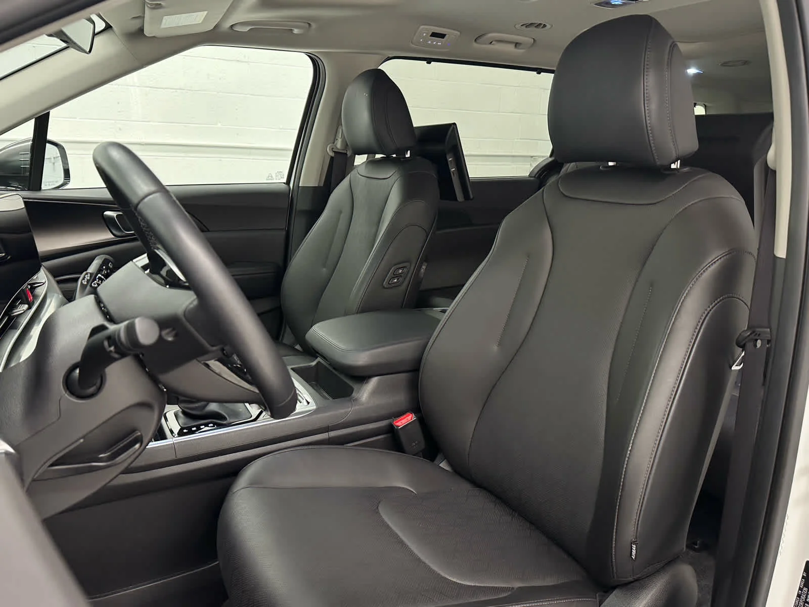 Used 2025 Snow White Pearl Kia SX image 13