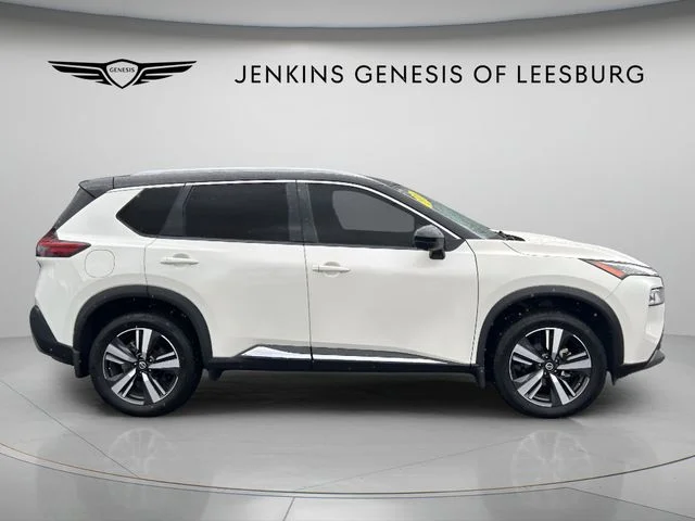 Used 2021 White Nissan SL image 3