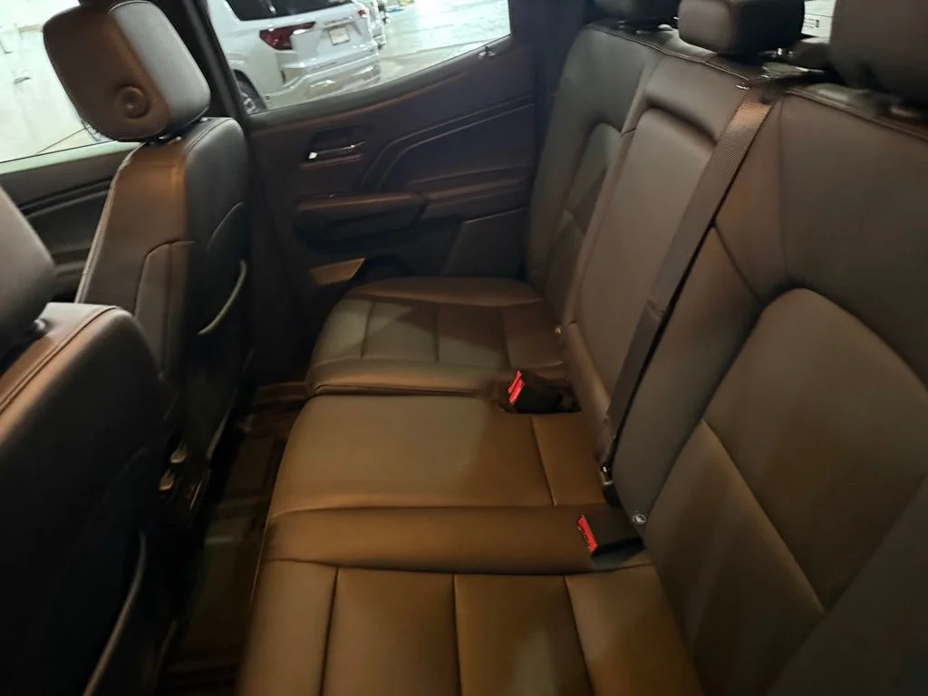 Used 2024 Onyx Black GMC Elevation image 30