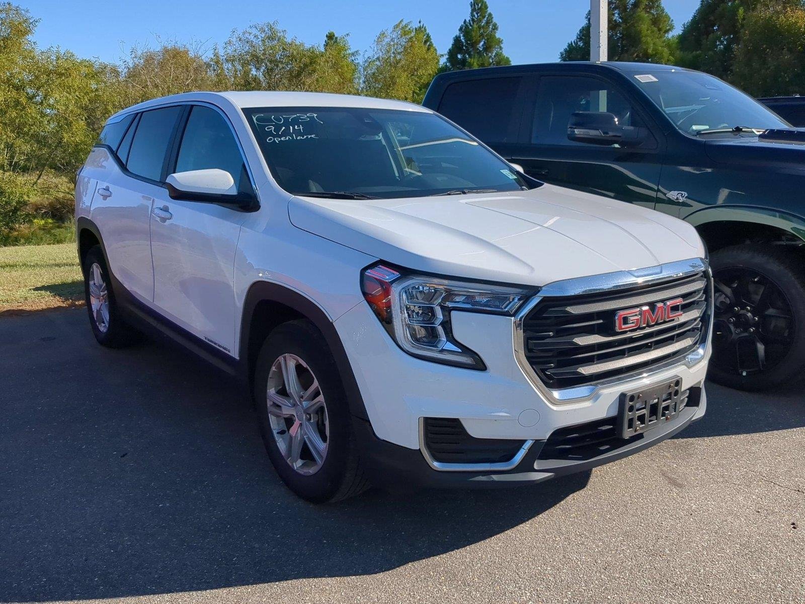 Used 2023 Summit White GMC SLE image 3